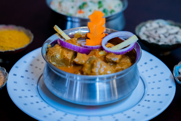 Agneau Rogan Josh, plat de cuisine indienne à emporter du Kashmir Café à Montreuil