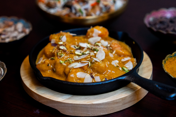 Crevettes Shahi Korma, plat de cuisine indienne à emporter du Kashmir Café à Montreuil