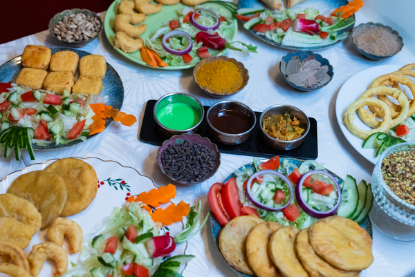 Assortiment d'entrées de cuisine indienne du Kashmir Café à Montreuil (Multi Entrée 1)